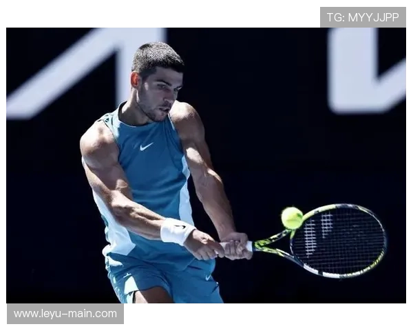 阿尔卡拉斯完胜阿利亚西姆,首次跻身ATP年终总决赛争冠战