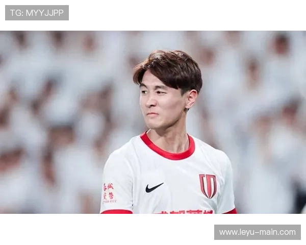 韦世豪被骂哭瞬间：球员情绪管理与社会责任的平衡